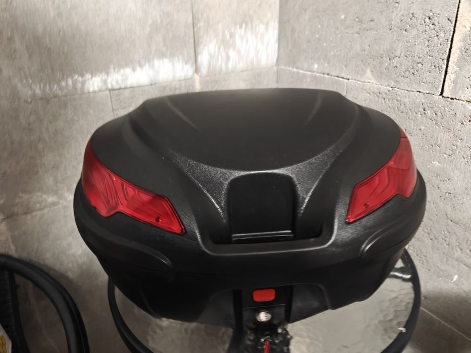 Motocyklowy kufer centralny KMAX 50L