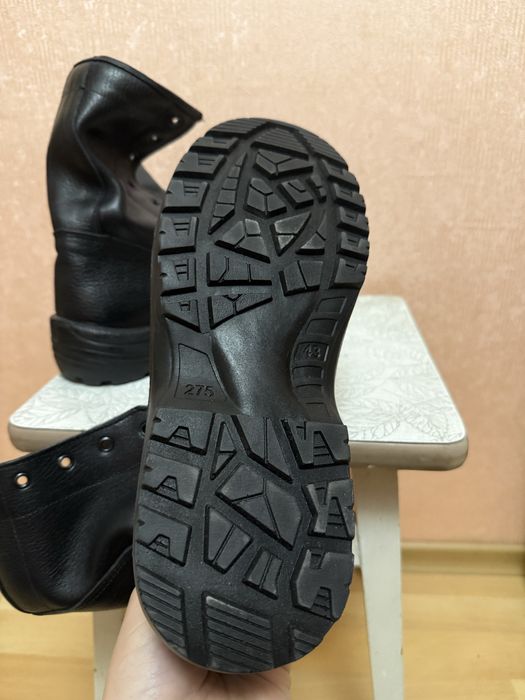 Черевеки , берці 43 розміру чорні
