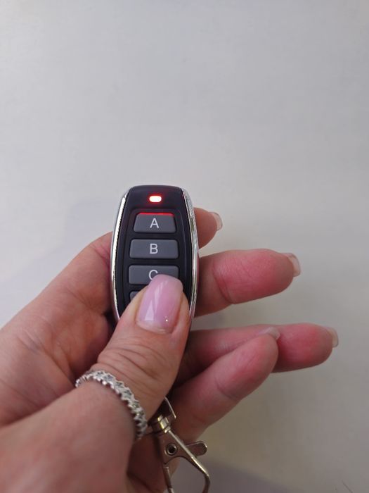 Дистанційний пульт керування гаражом, шлагбаумом, реле 433 Мгц, EV1527