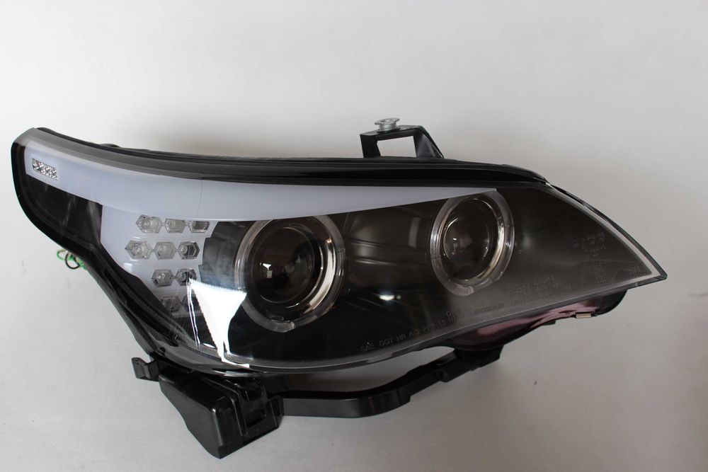 Lampy przednie przód BMW E60 E61 03-04 D2S XENON RINGI LED NEON BLACK