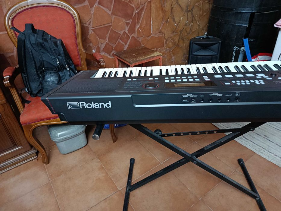 Vendo teclado Roland E-X50
