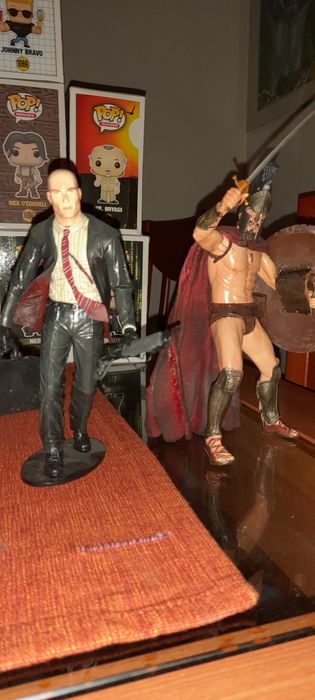 Figuras Mcfarlane Leonidas 300 e Hitman Agent 47