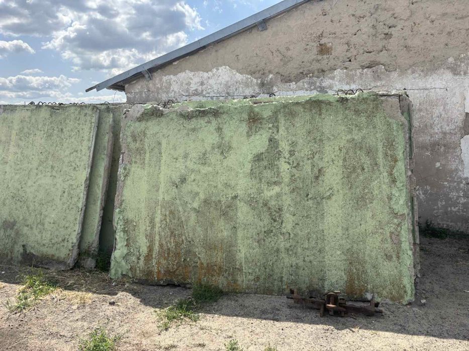 Продам плиту заборную железобетонную