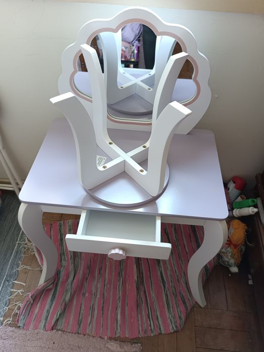 Mesa de cabeceira+ mesa de maquiagem