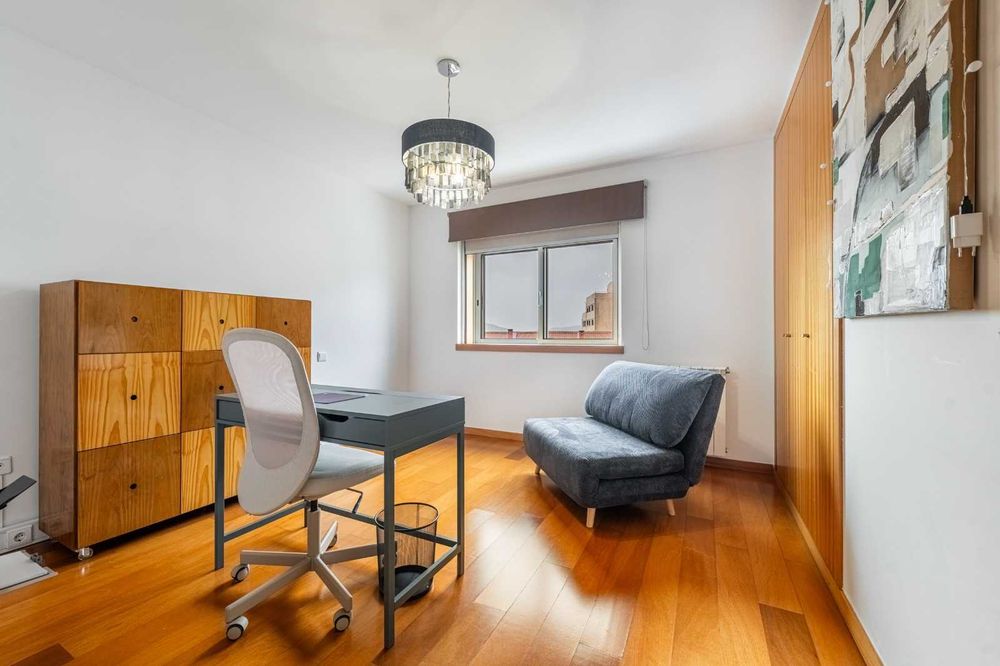 Apartamento  T4 com areas de moradia