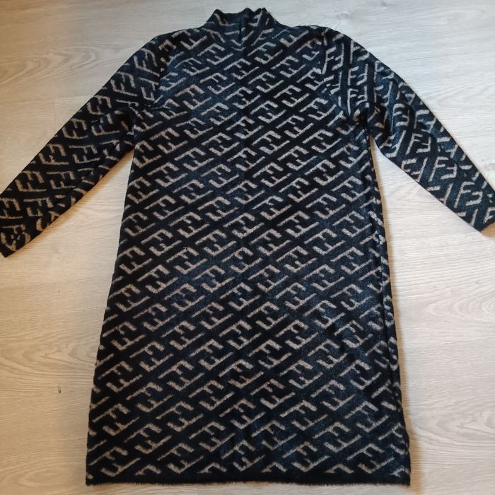 Продам теплу, зимову сукню альпака.