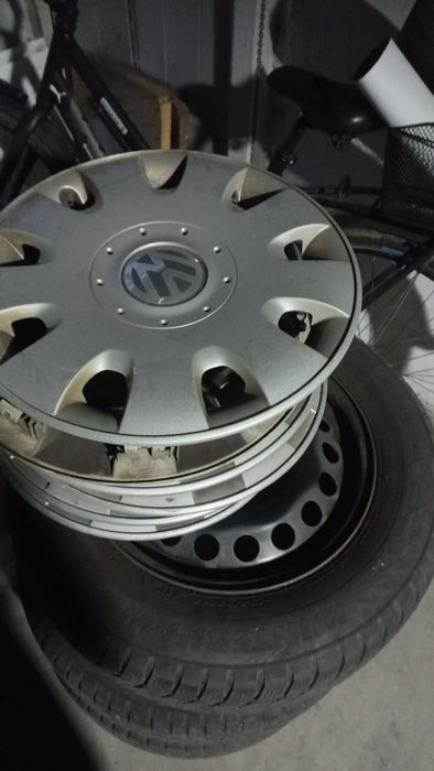 Opony zimowe z felgami i kołpaki w dobrym stanie do golf 5, 4, audi it