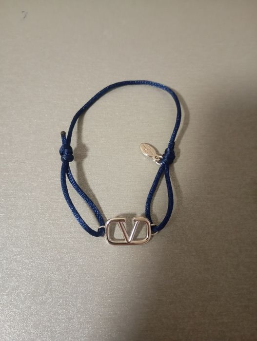 Нові браслети Valentino