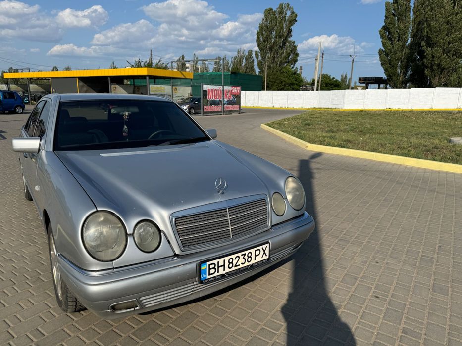Mersedes Benz 210
