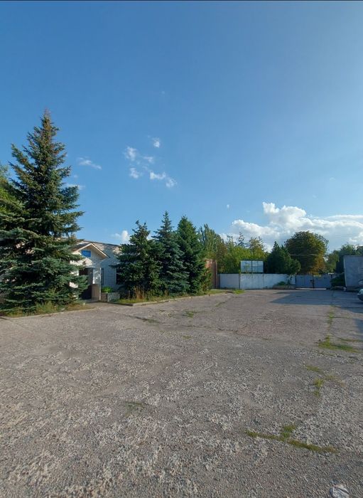 Комерційне Приміщення на Закритій Території 7 соток