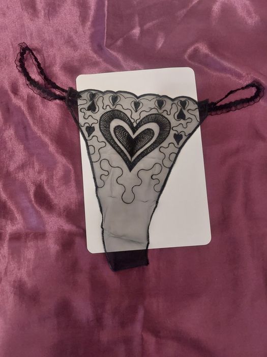 Stringi damskie ultra cienkie serce