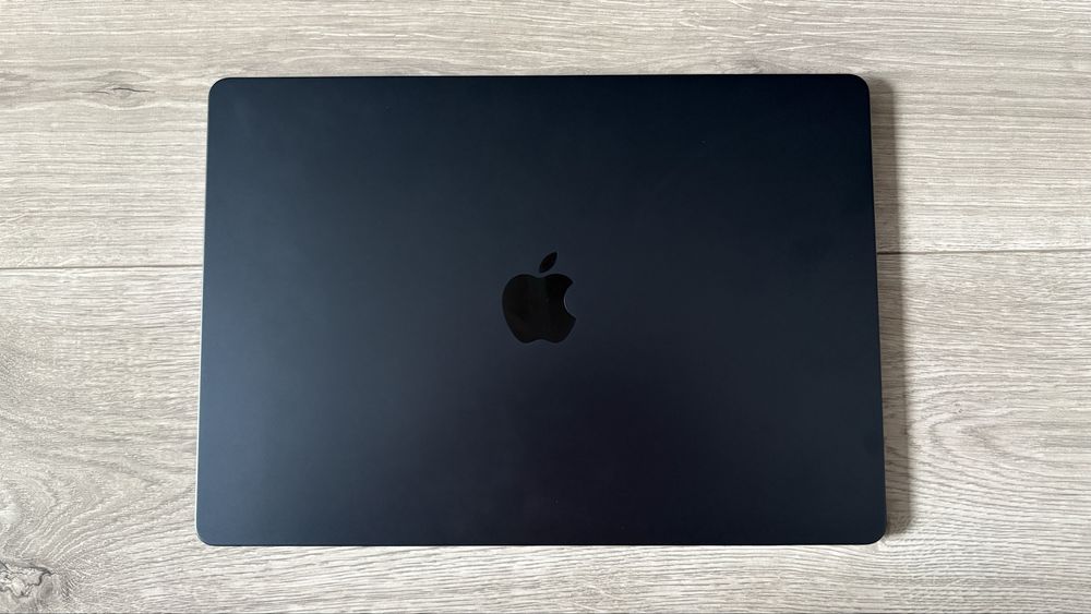 Macbook air M3 15,3