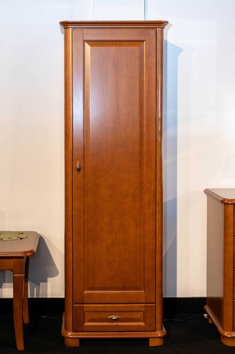 Zestaw mebli, Szafa, 2xWitryna, Lustro, 2xKomoda, Kolekcja 2010