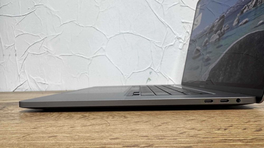MacBook Pro 16 A2141 – i7 2.6GHz, 16GB RAM, 500GB SSD