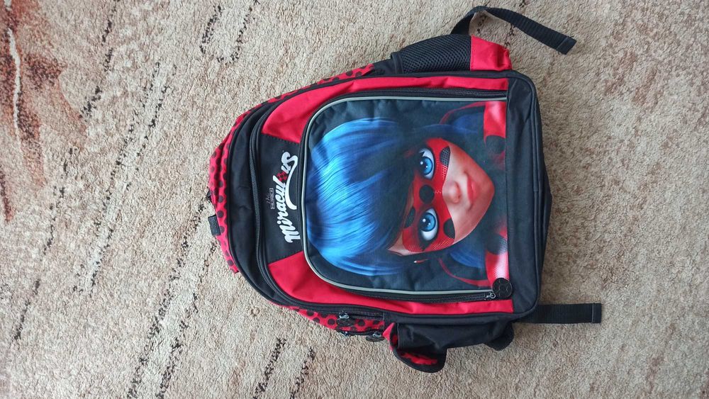 Plecak szkolny z trzema przegródkami