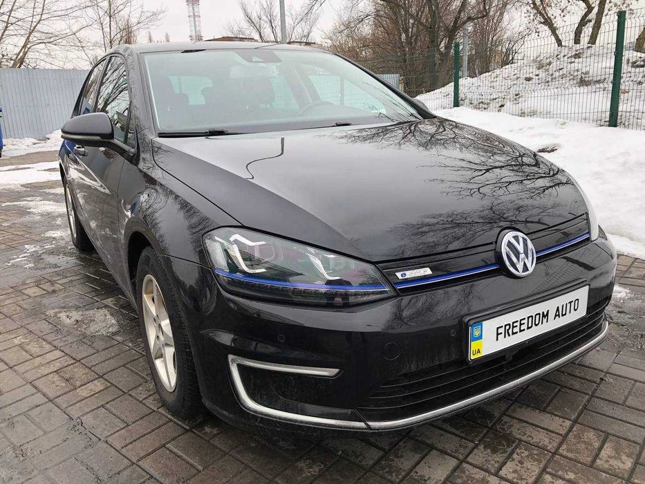 Оренда електромобіля Volkswagen e-Golf Highline
