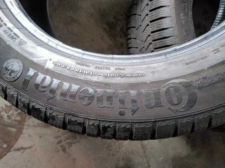 255 55R19 Continental