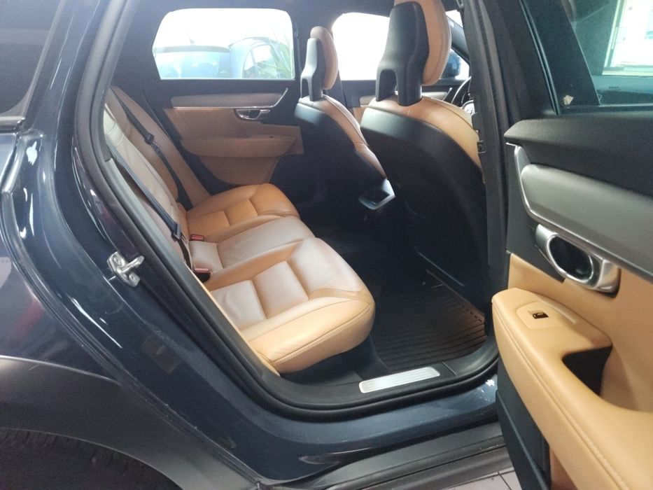 Volvo V90 Cross Country D5