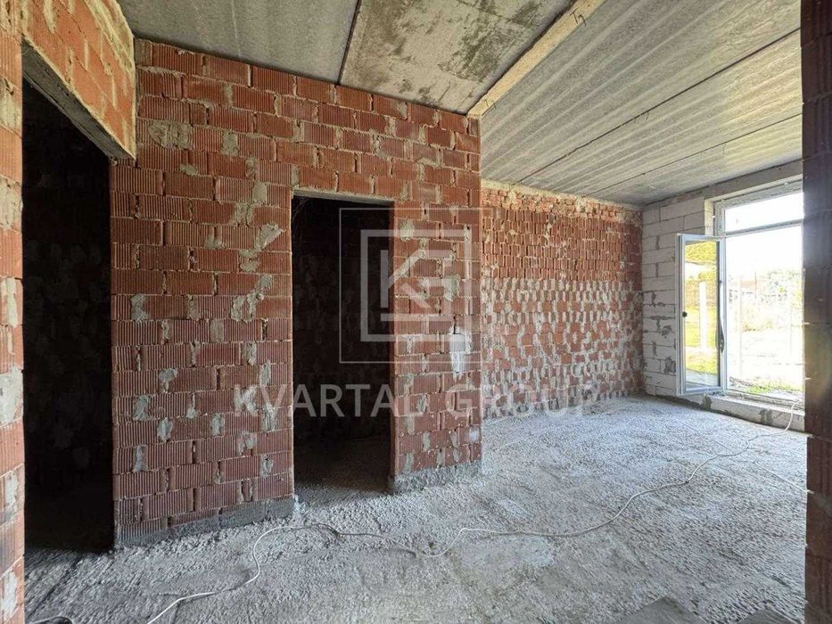 Продається дуплекс в Стоянці з готовими комунікаціями, ТОП локація!