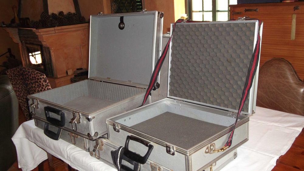 Antigas 2x  malas de Porão e 1 x Malas de Cartão forte , 4x  de aluminio