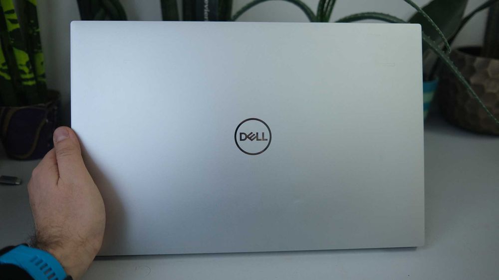 Dell XPS 17 9710  i9 -11900 H 32 gb  512  Rtx 3060 + intel UHD 17 FHD