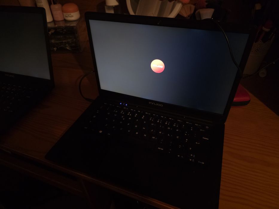 Selling 3 Laptops468896511615969283
