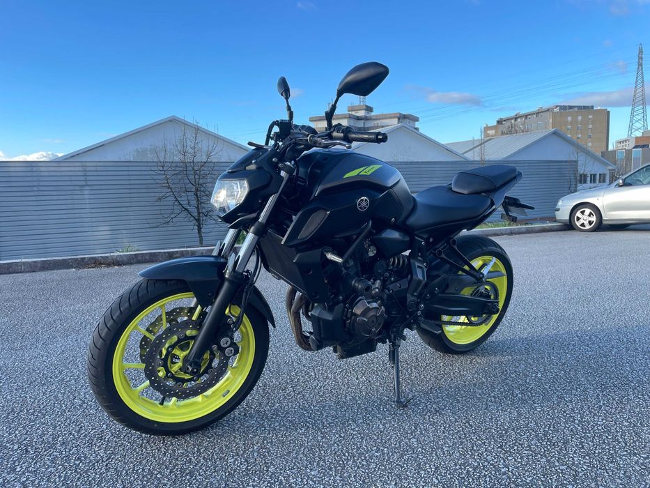 Yamaha MT 07 (com extras)