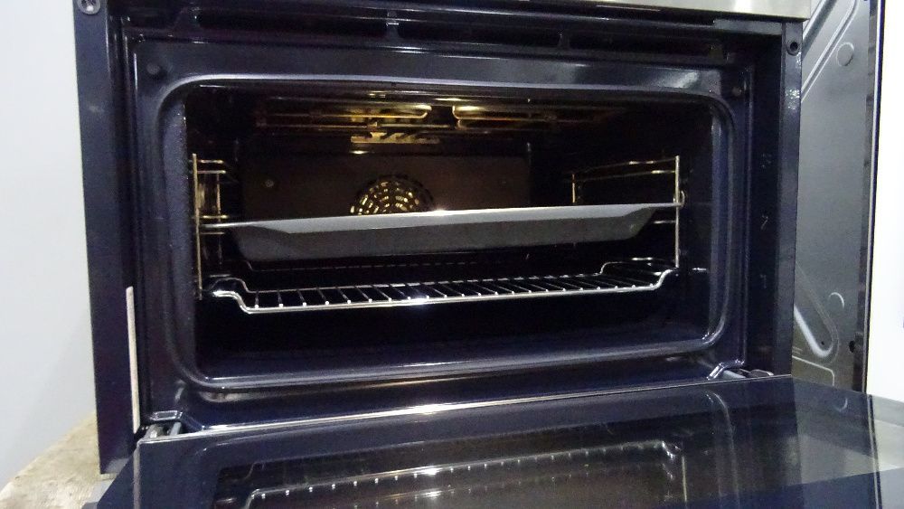 Kompaktowy piekarnik z funkcją pary Bosch CSG636BS2, poj.47 L, menu PL