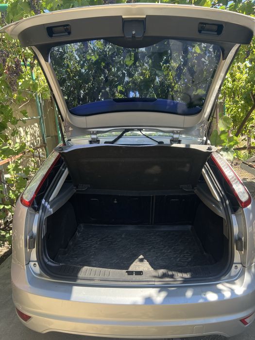 FORD/focus 2,2011 року 1.4газ/бензін за додатковою інформацією пішите