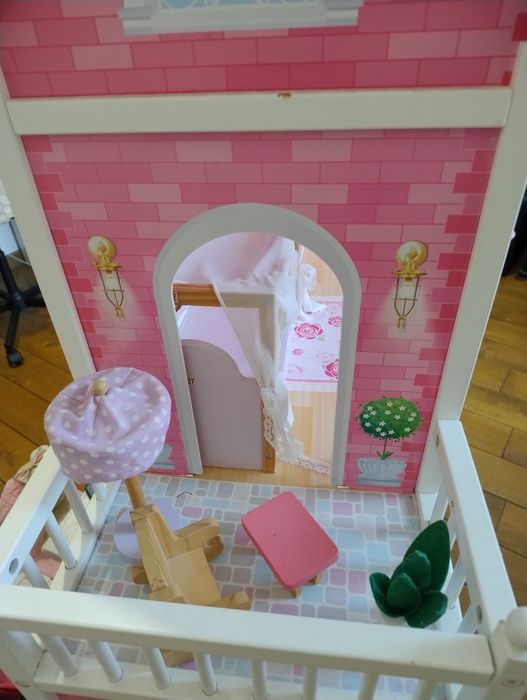 Sprzedam duży domek dla lalek używany odbiór w Mrowinie lub Gnieźnie