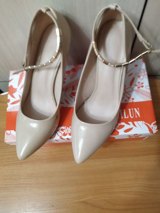 Продам   гарні  туфлі