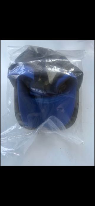2 bonés um de camuflagem e outro azul