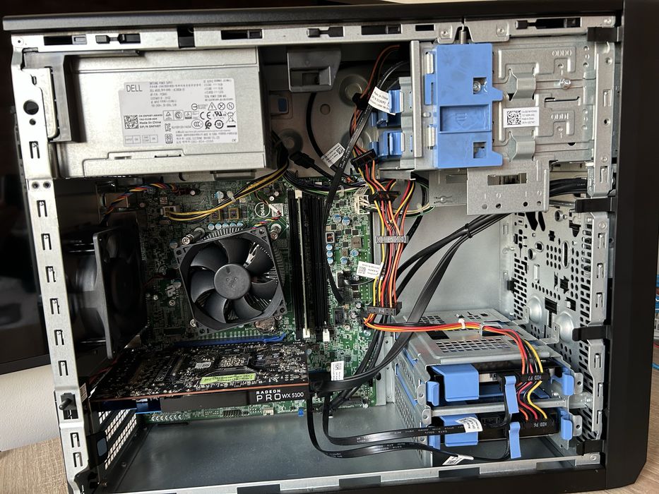 Dell intel 8GB SSD 500GB AMD Radeon PRO WX5100 +WIN11