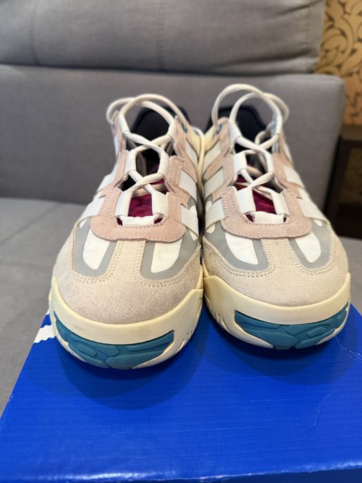 Adidas кросівки продаж
