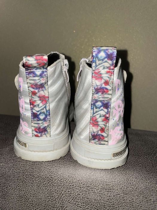 Чудові черевикі 28 розмір