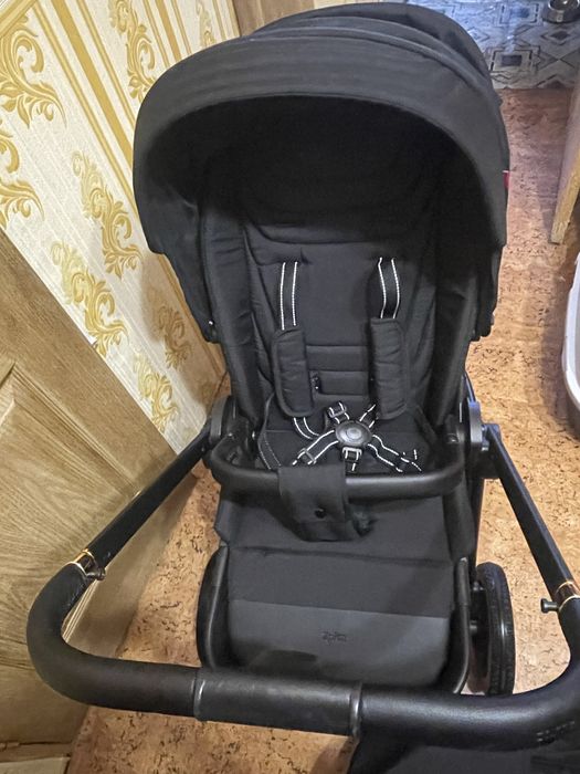 Продам універсальну дитячу коляску  Carrello Erica 3в1