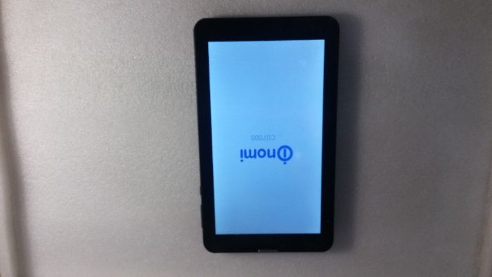 Планшет NOMI C07000 на дві сім-карти чудовий стан