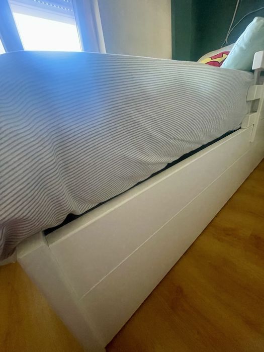 Cama + colchão + estrado elevatório como NOVOS