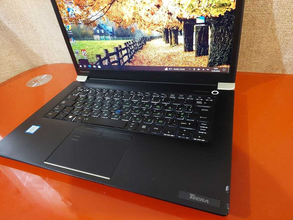Ноутбук  Toshiba сенсорный/FULL HD/ i5-7200U/16 GB DDR4/256 GB