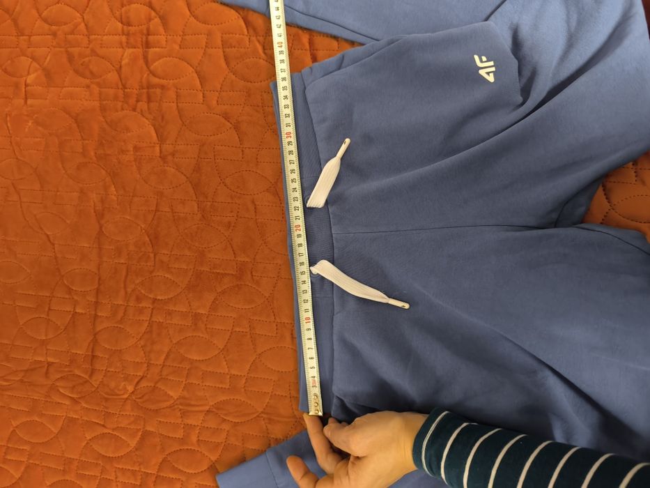 Bawełniane niebieskie dziewczęce spodnie dresowe 4F rozm 158