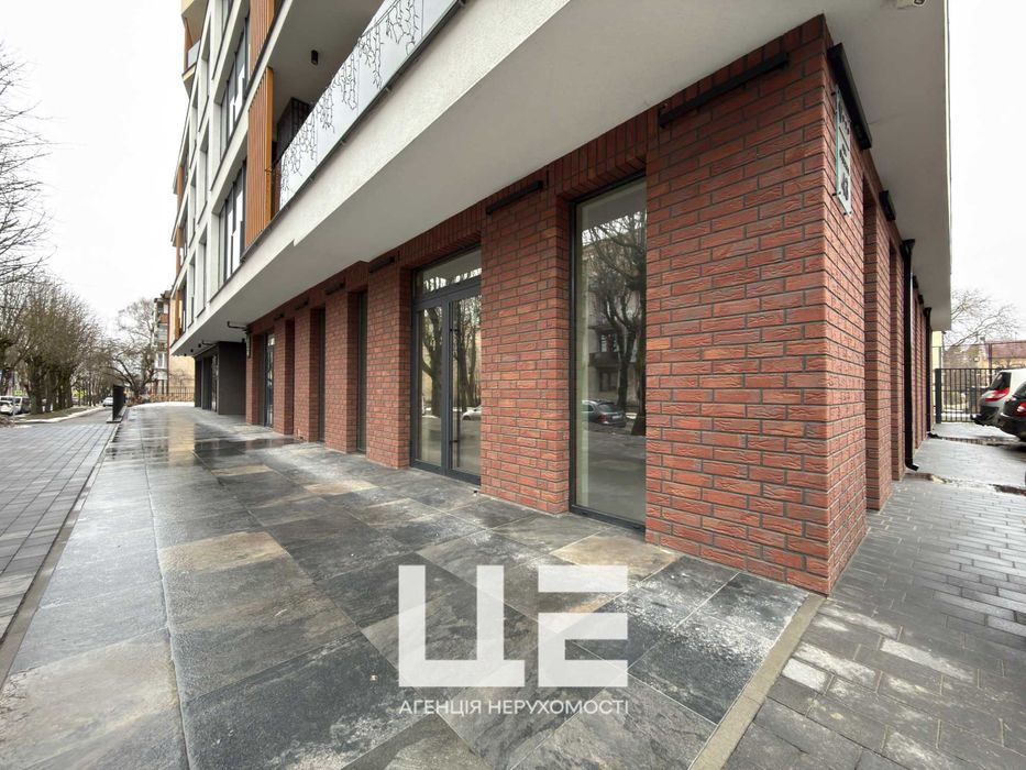 Продаж комерційного приміщення. 204кв.м. Фасад. вул. Окружна 43.
