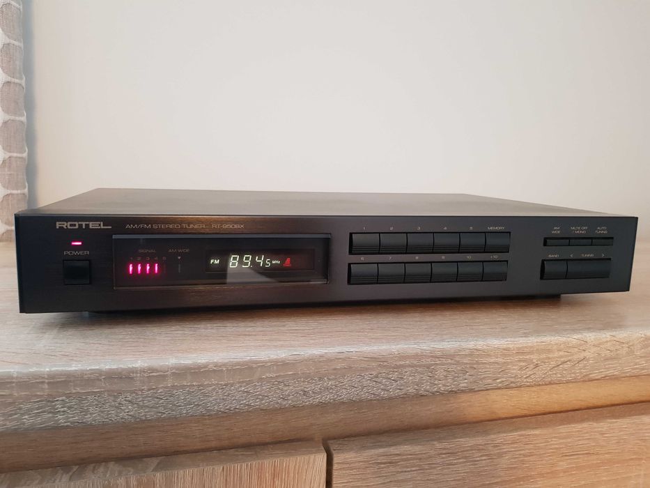 Rotel RT-950bx - klasyczny tuner stereo AM/FM