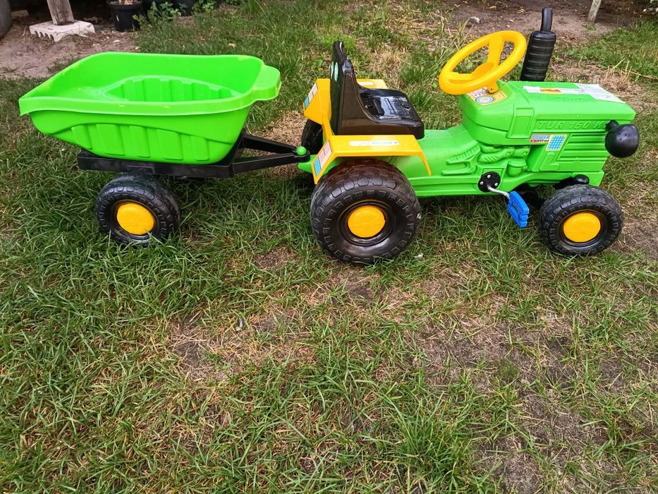 Traktor z przyczepą