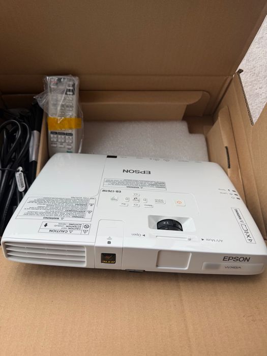 Projektor LCD EPSON EB-1761W - NOWY - nieużywany!