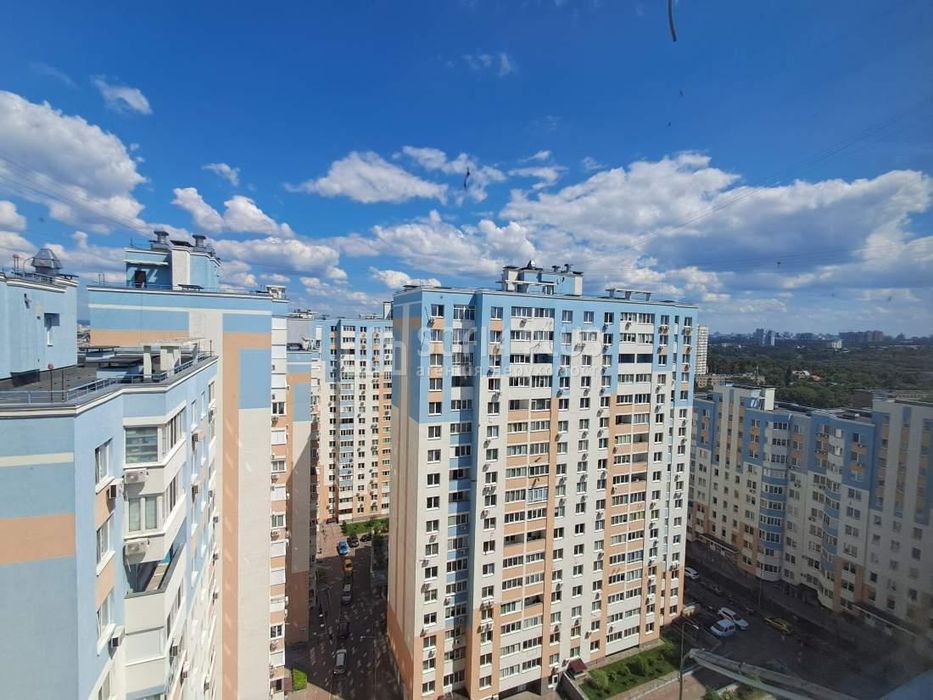 Ексклюзив, срочно! 3к, Сергія Данченка вул. 32, недорого