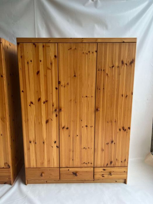 Komoda z litego drewna - szafa