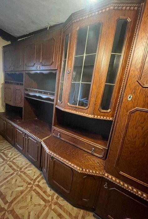 Meblościanka z witryną.