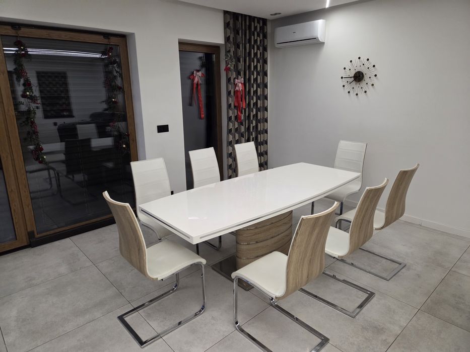 Komplet stół + 8 krzeseł