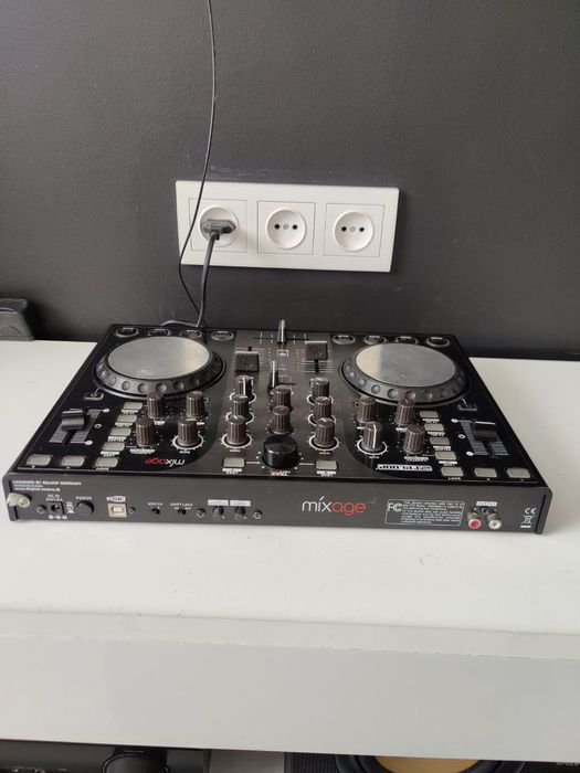 Професійний DJ Reloop Mixage Interface Edition USB MIDI controller