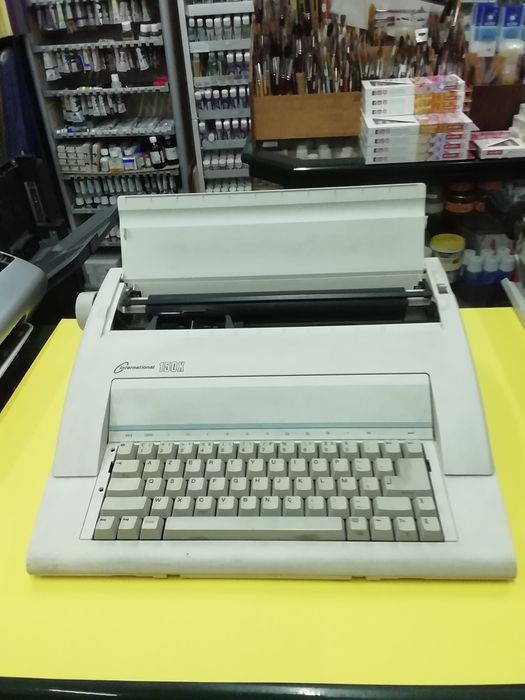 Máquina de escrever International 150 X, nova